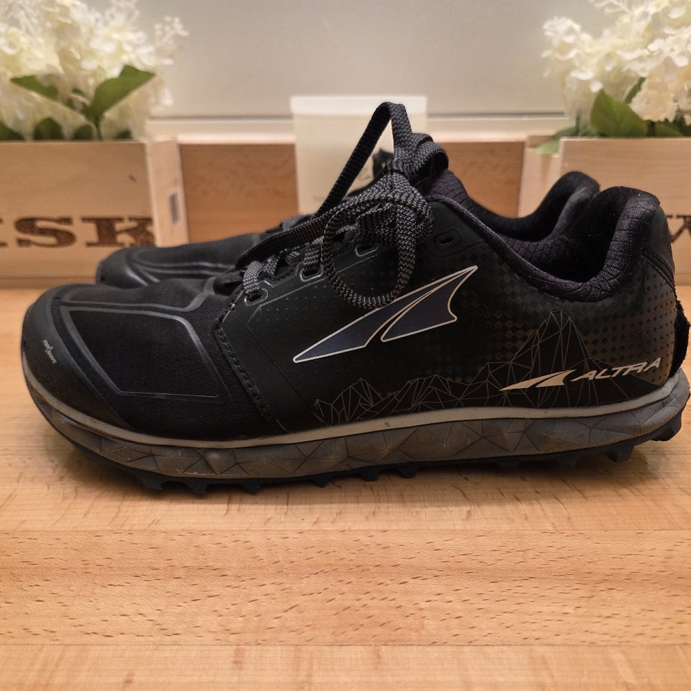 Altra Superior 4 Trail Running Shoes Black Gaiter Trap Sneaker Women’s Size 9.5 - Picture 3 of 9